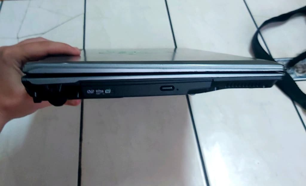 ASUS LEKTOP - 8