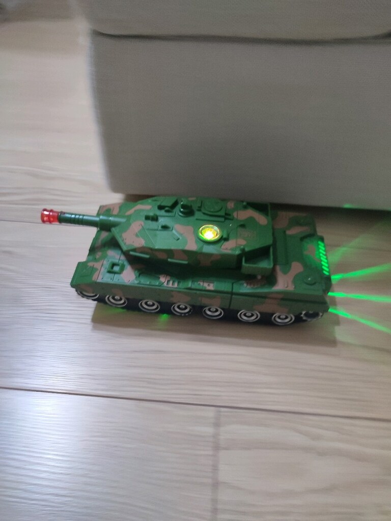 Fonksiyonel robot olabilen Tank oyuncak - 4
