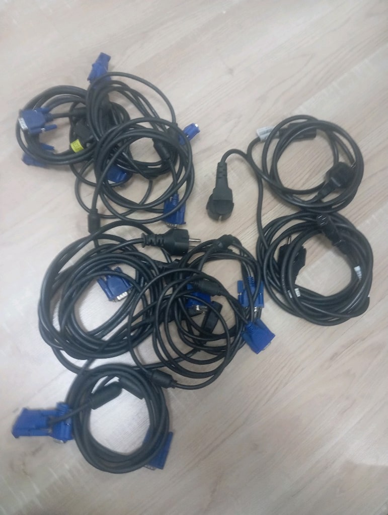 220 enerji ve VGA KABLOLARI - 3