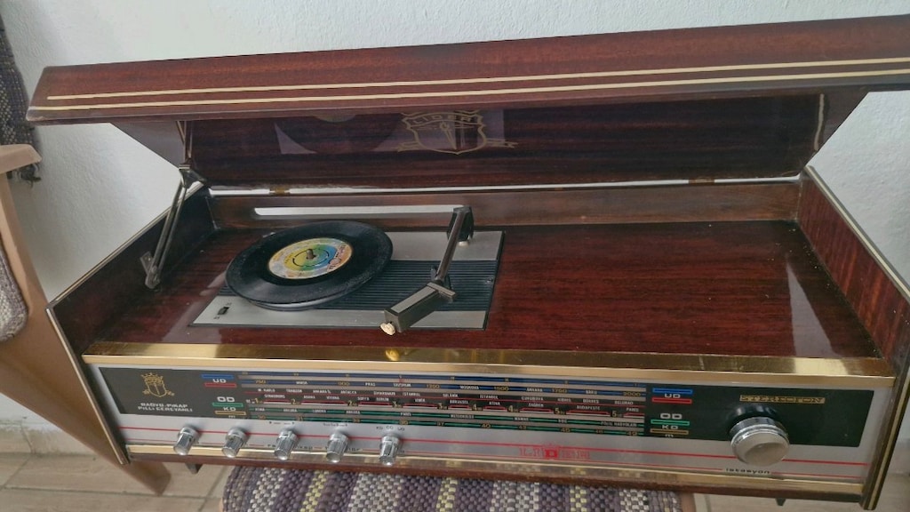 radio plak çalar tertemiz,antika!! - 9