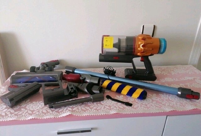 Dyson v15