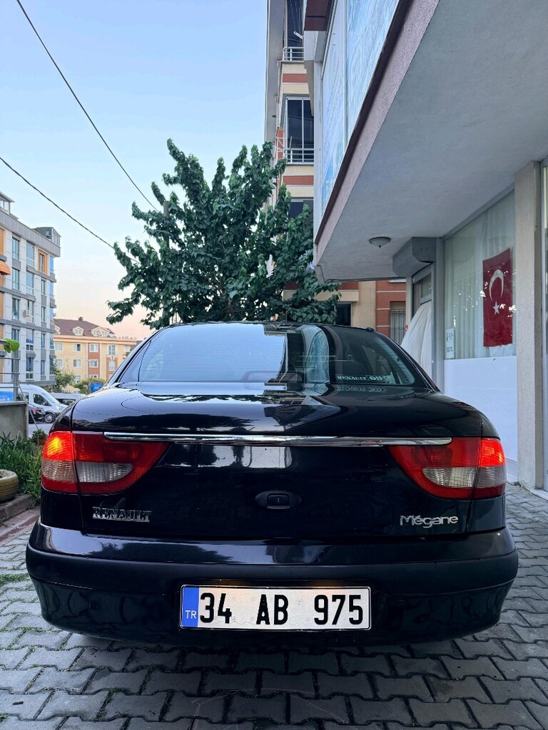 Safkan benzinli hiç LPG görmemiştir 2.0 2000 model.288000 km - 4