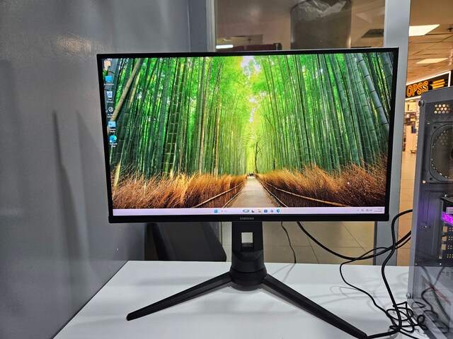 SAMSUNG 27 İNÇ EKRAN + 144 HZ