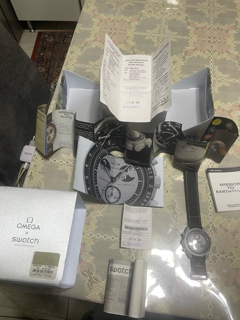 Omega&Swatch Mission to Earthphase - 5