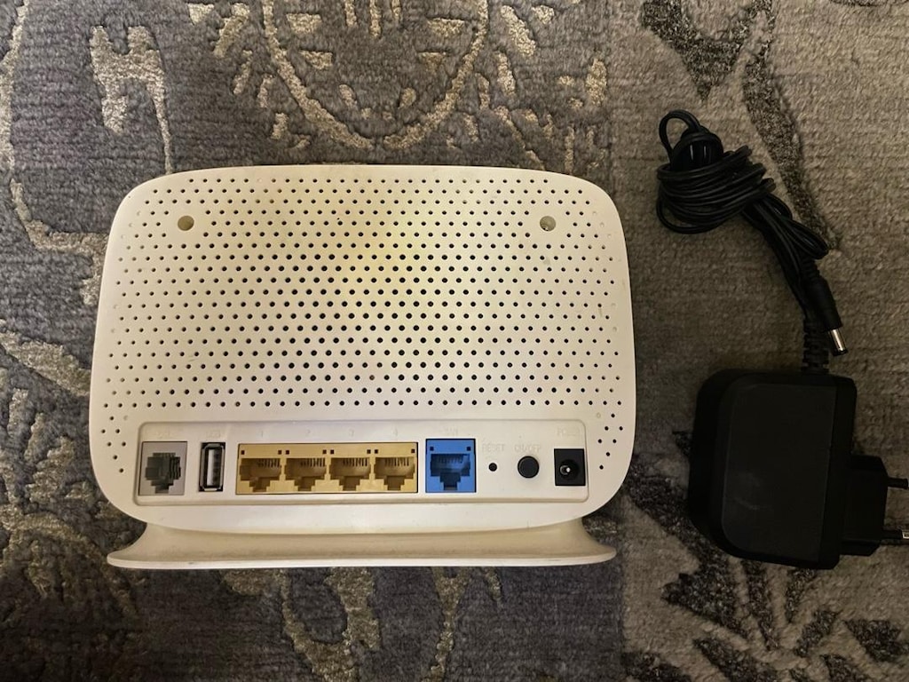 TP-Link TD-W9970v3 300Mbps Wireless N USB VDSL2 modem - 4