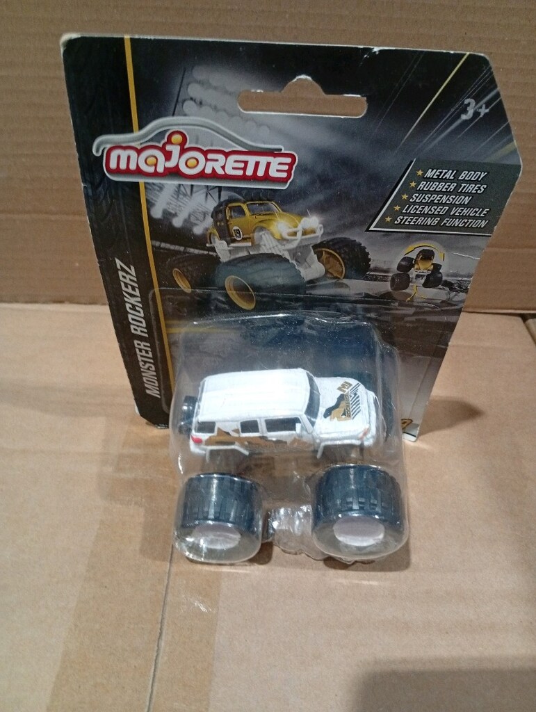 MAJORETTE LIMITED EDITION 9, GOLD ROCKERZ 212054033 Ürün orjinaldir. K - 2