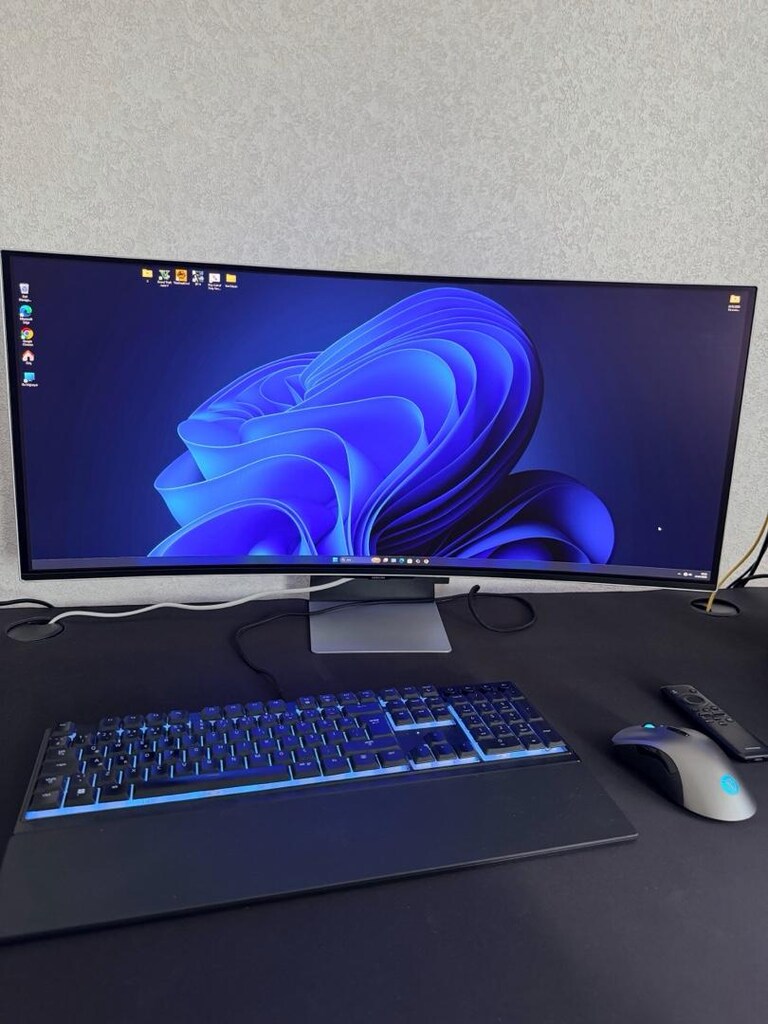 komple sistem oled ekran+rtx5060 - 4