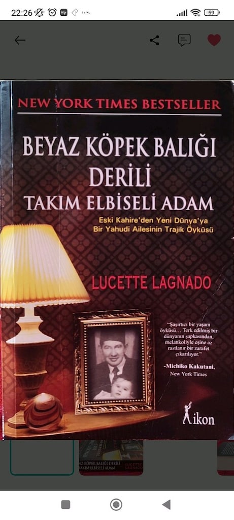 Lucette Lagnado Beyaz Köpek Balığı Derili Takım Elbiseli Adam