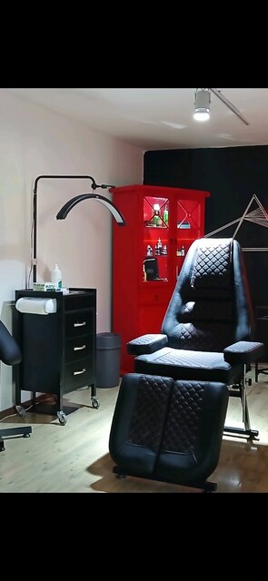 Probed dövme koltuğu ve setup sehpası fonksiyonel