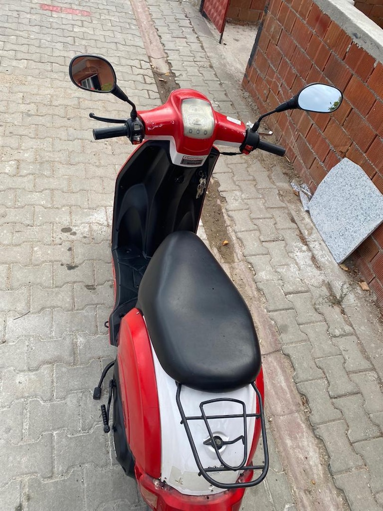 Kırmızı Beyaz Scooter - 5