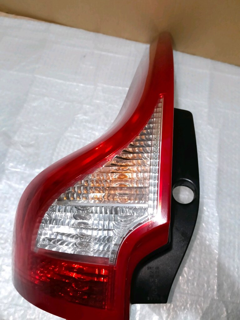 volvo × C60 sol arka stop orjinal çıkma sadece elimle gösterdiğim yer - 20