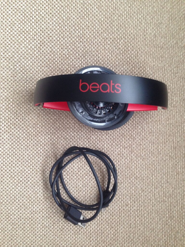BEATS SOLO 3 WİRELESS KULAK ÜSTÜ KULAKLIK SÜNGERLERİ YOKTUR
