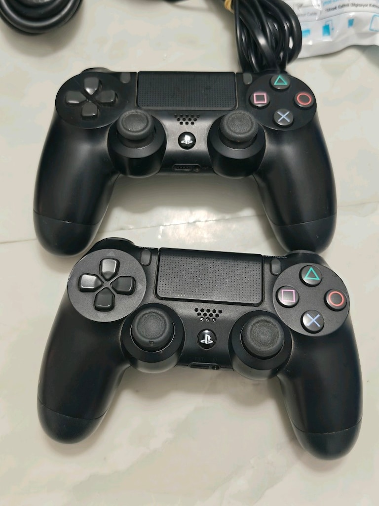 Sony PlayStation 4 Pro 1TB + 2 Adet DualShock 4 + Şarj İstasyonu - 3