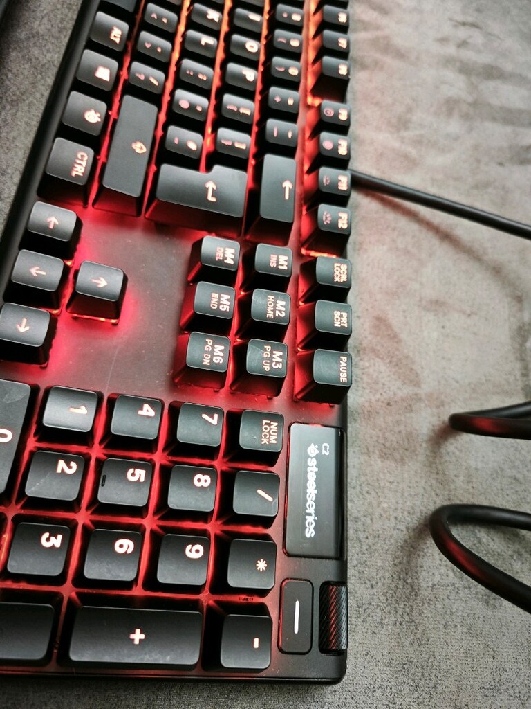Steelseries Apex Pro Oyuncu Klavyesi - 8