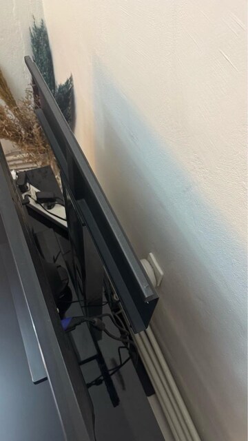 Tv sehpası 110 cm eni 39 cm derinlik kendinden Tv askısı var