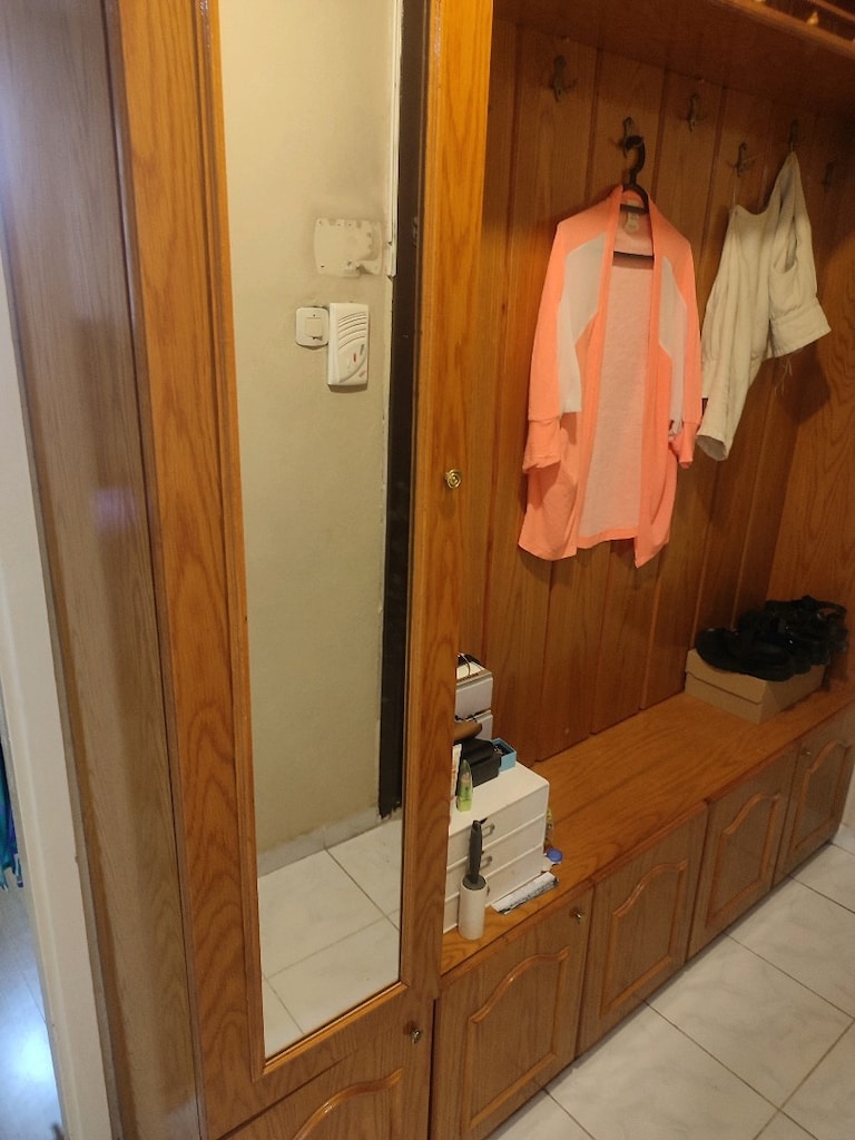 11 Kapaklı Aynalı Ayakkabılık (duvara monte edilerek kullanıldı) - 2