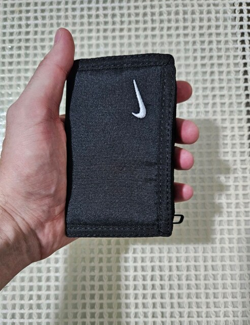 Nike siyah cüzdan.