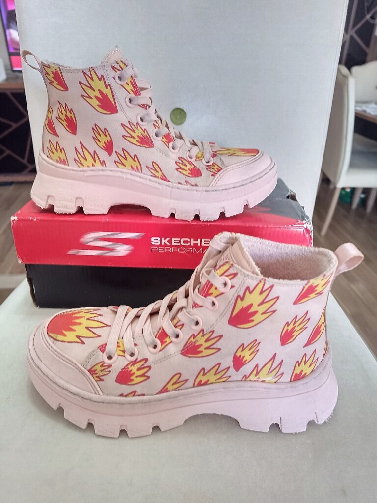 Skecchrs Surge Orjinal sıfır gibi üründür.Denemek için 1 kez giyilmis - 5