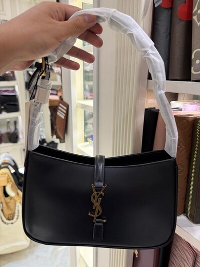 Saint Laurent (YSL) Le 5à7 Omuz Çantası