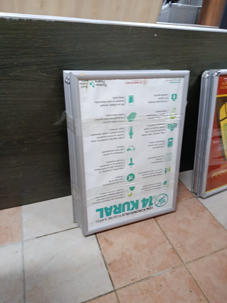 KLAS OFİS ÜSKÜDAR 50x70 ALÜMİNYUM BANKO PANOSU 2. EL - 6