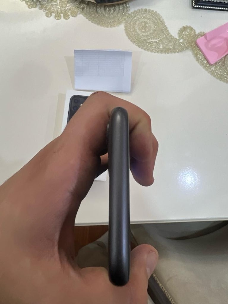 iPhone 11 - 4