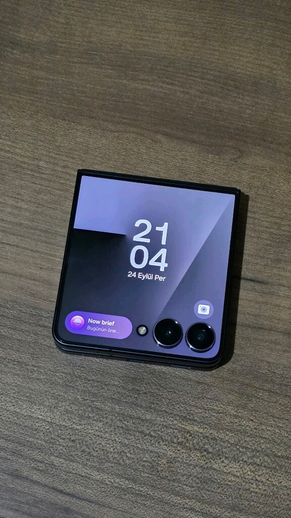 Samsung Z Flip 7 SIFIR GİBİ - 2
