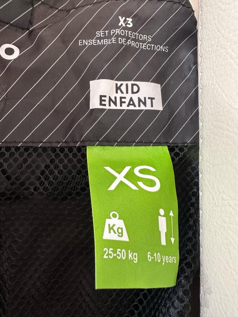decatlon kolluk, dizlik seti. hiç kullanılmadı. xs beden.. 30 kg kadar - 3