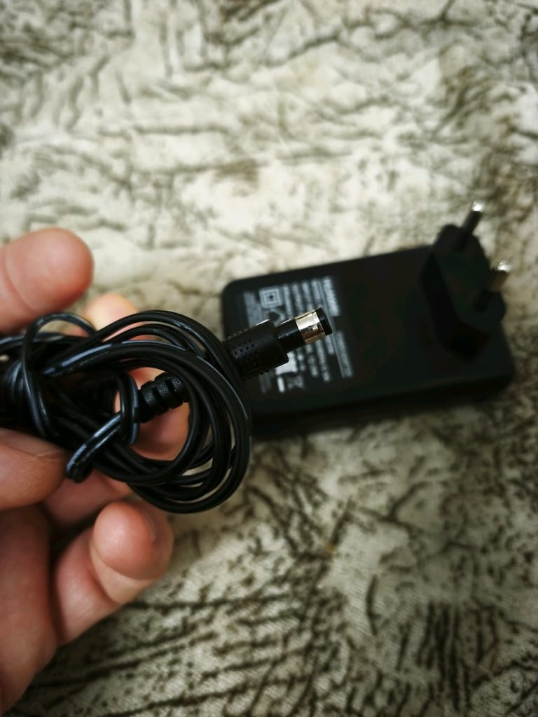huawei 12v 1A adaptör - 4