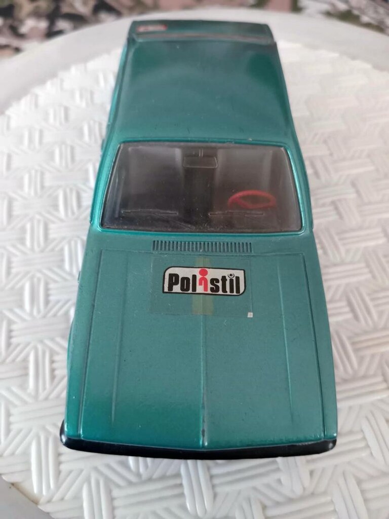 Bburago Opel Kadett Coupe 1:24 Diecast - 6