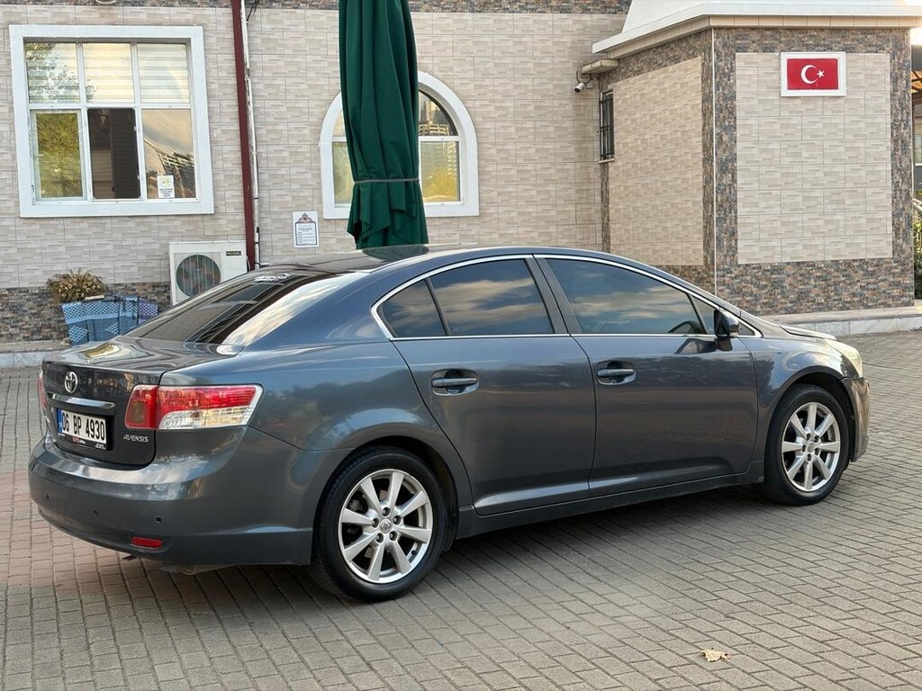Avensis 1.6 full+full - 3