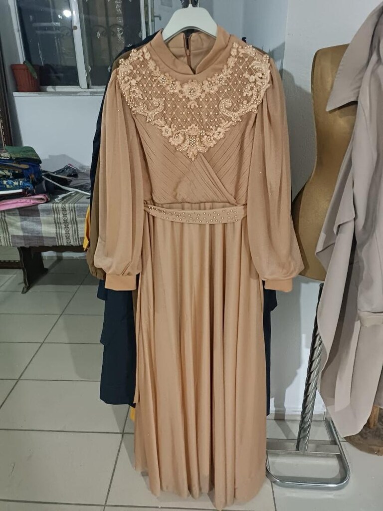 kadın ve erkek kıyafetleri