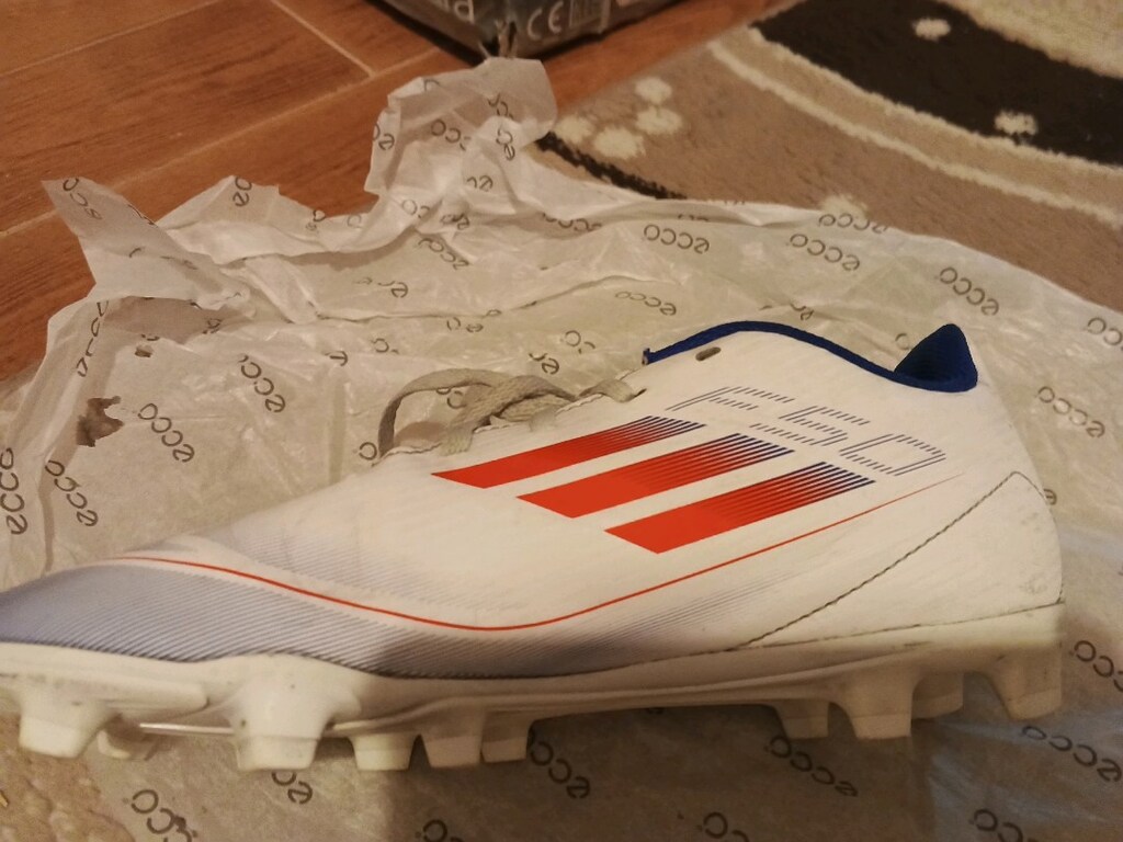 Krampon Adidas F50 modelidir - 4