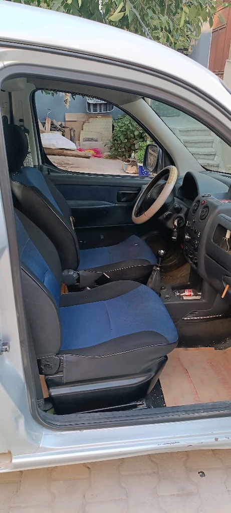 2005 model Peugeot partner - 4