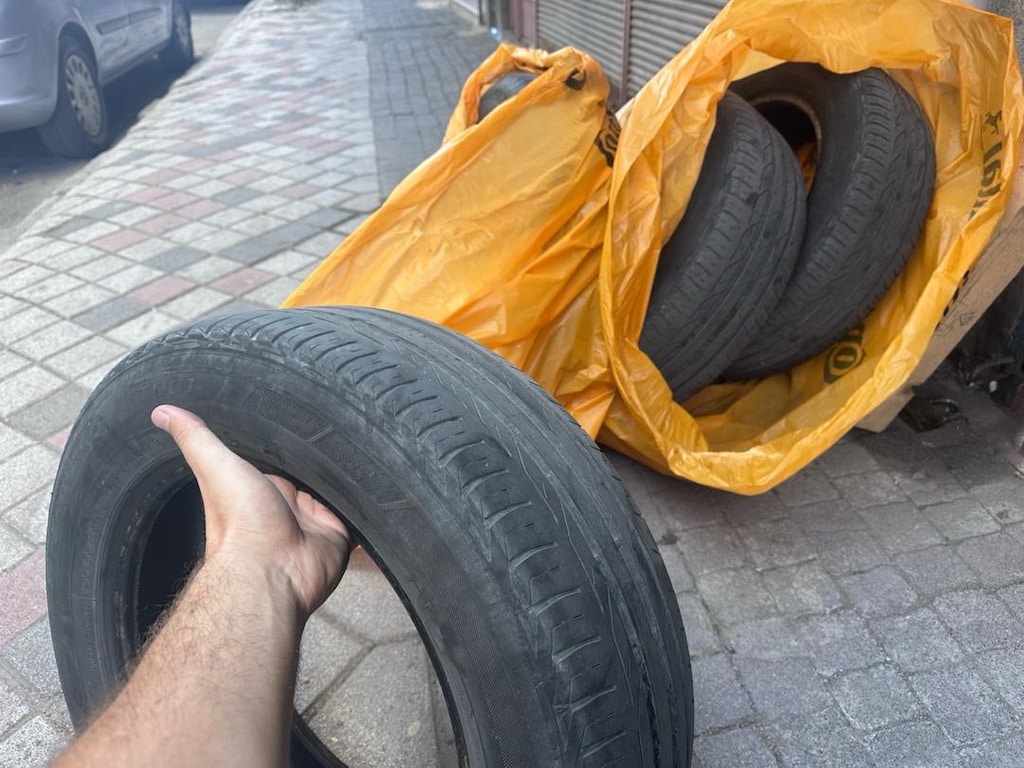 195/65/15 yazlık 2023 3 yıllık Bridgetstone 4 lastik resimdeki gibidir - 3