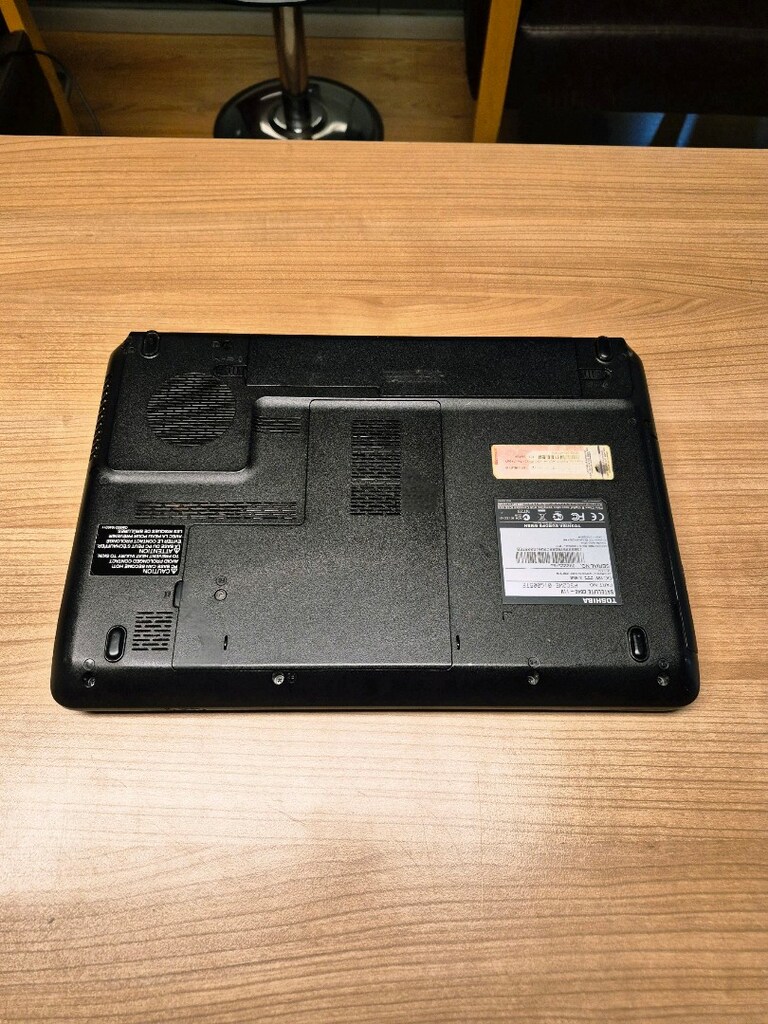 Laptop TOSHIBA i3 İşlemci Ekran Kartlı SSD Windows 11 - 8