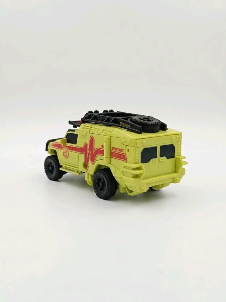 Transformers Studio Series 04 Deluxe Ratchet - 5
