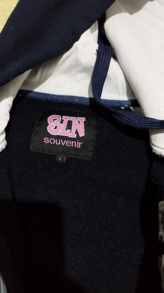 Kapişonlu sweat mont..Sağlam temiz onlarca bu modelden bulunur. - 2