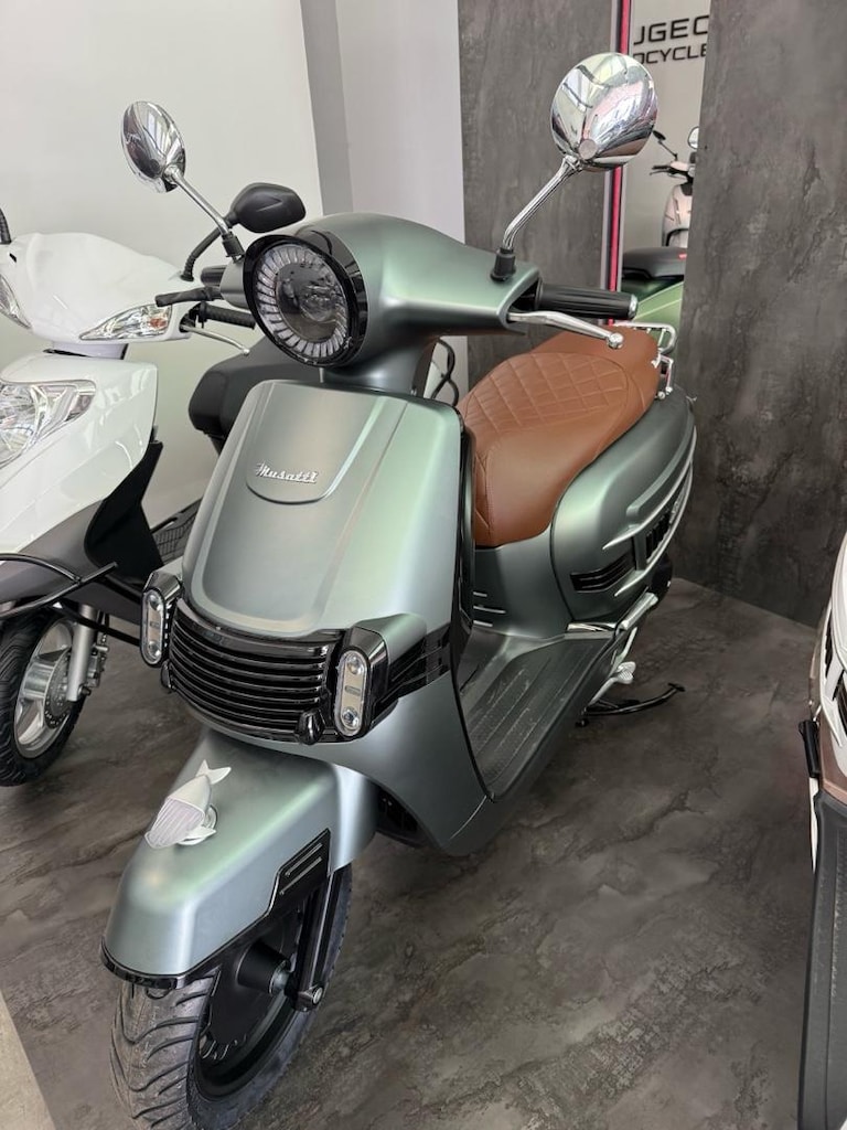 TEMİZ SAHİBİNDEN VİTRİNDE SIFIR AYARINDA 550 KM KULLANIMLI - 2