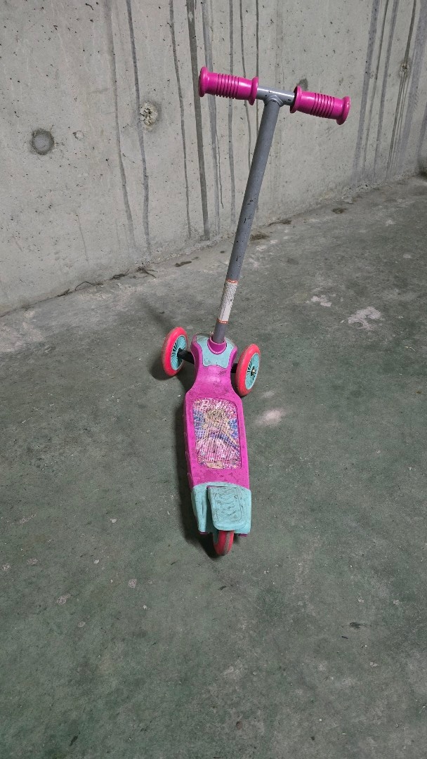 Barbie 3 Tekerlikli Kız Çocuk Scooter - 2