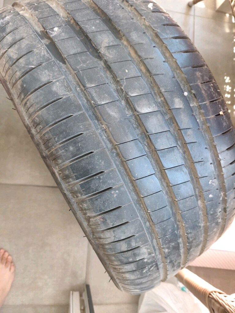 Lassa 275/40/20 yazlık lastik çok az kullanıldı - 2