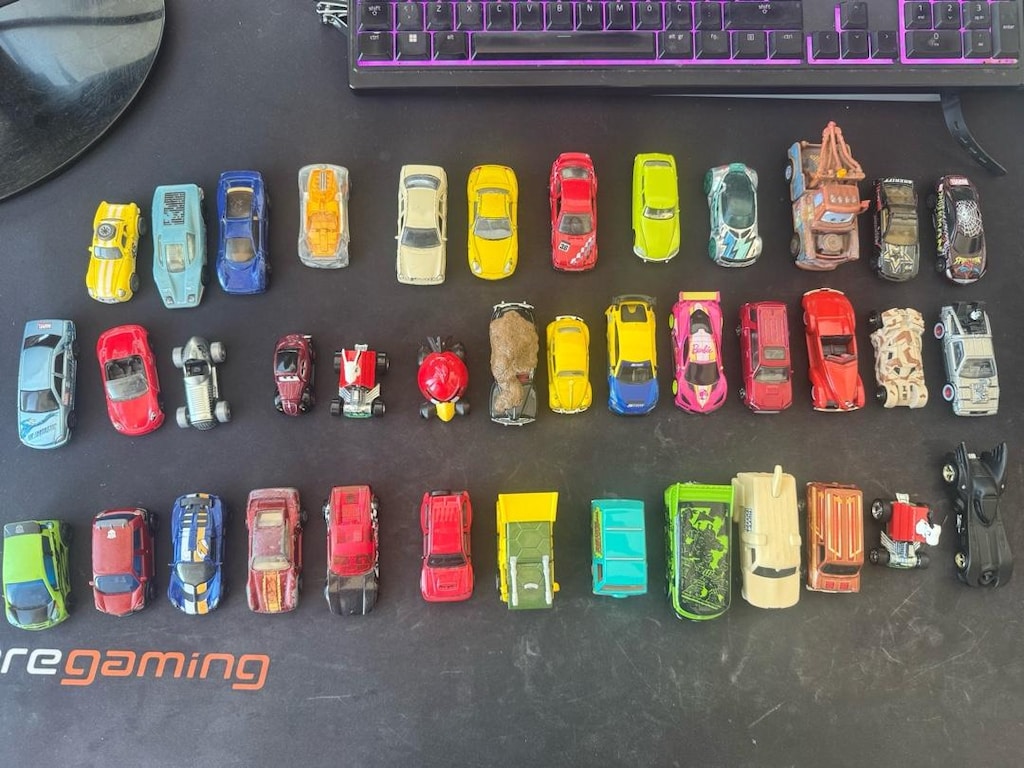 hot wheels koleksiyonum satılıktır tek tek veya toplu fiyat sorunuz - 15