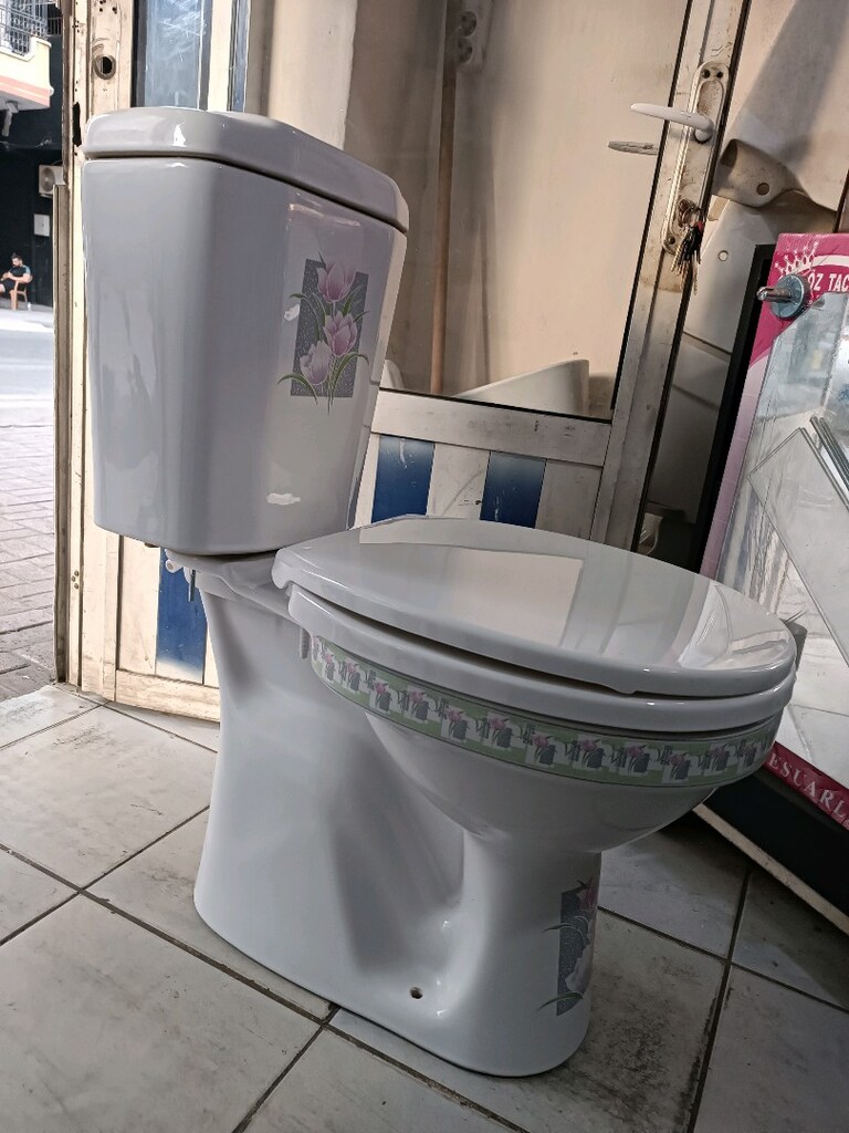 klozet takımı desenli ikinci el kaliteli markası İdevit tam takım - 2