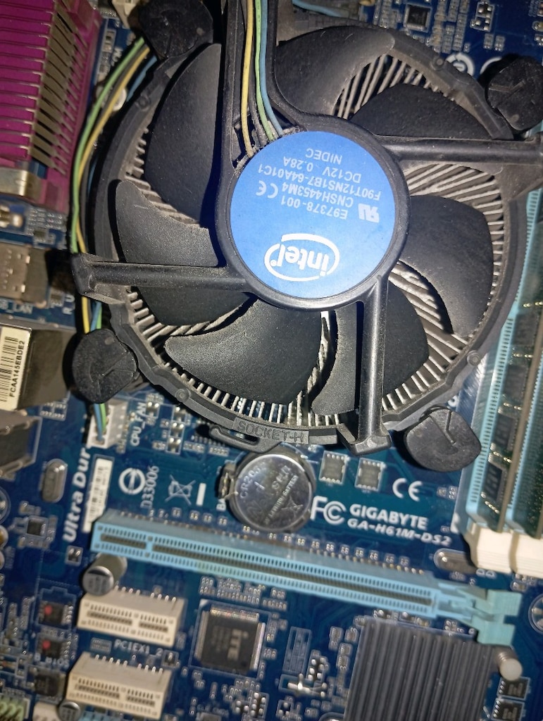 Gigabyte GA-H61M-DS2 Anakart + Intel İşlemci + Fan + RAM Seti (Sorunsu