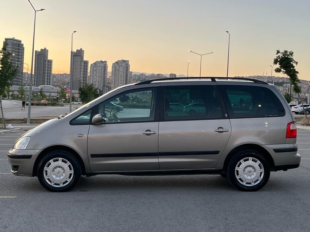 Ford Galaxy - 12