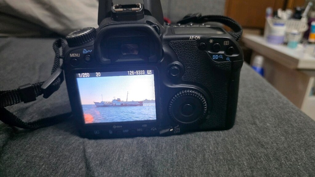 Canon eos 40d 18-200 mm lens - 3