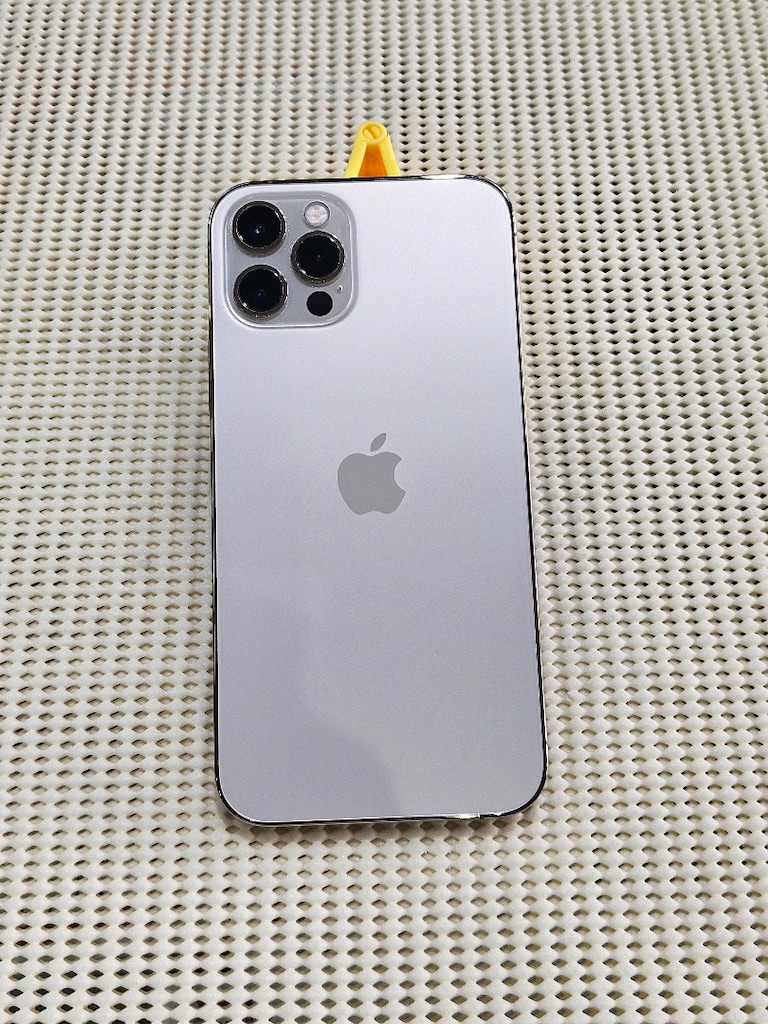 iPhone 12 Pro Gold - 7