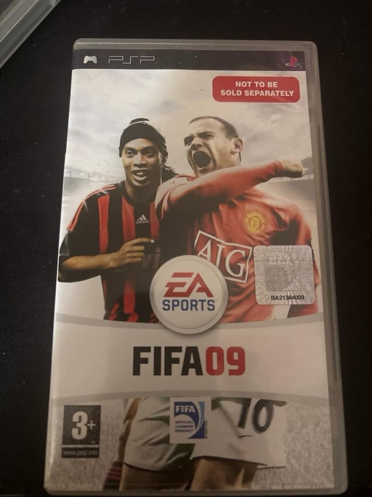 psp2004 ve 8 oyun içinde koleksiyonluk olan gta chinatownwars var - 7