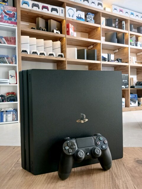 PLAYSTATİON 4 PRO 1TB 4K ORJİNAL CİHAZ TEK KOL SORUNSUZ