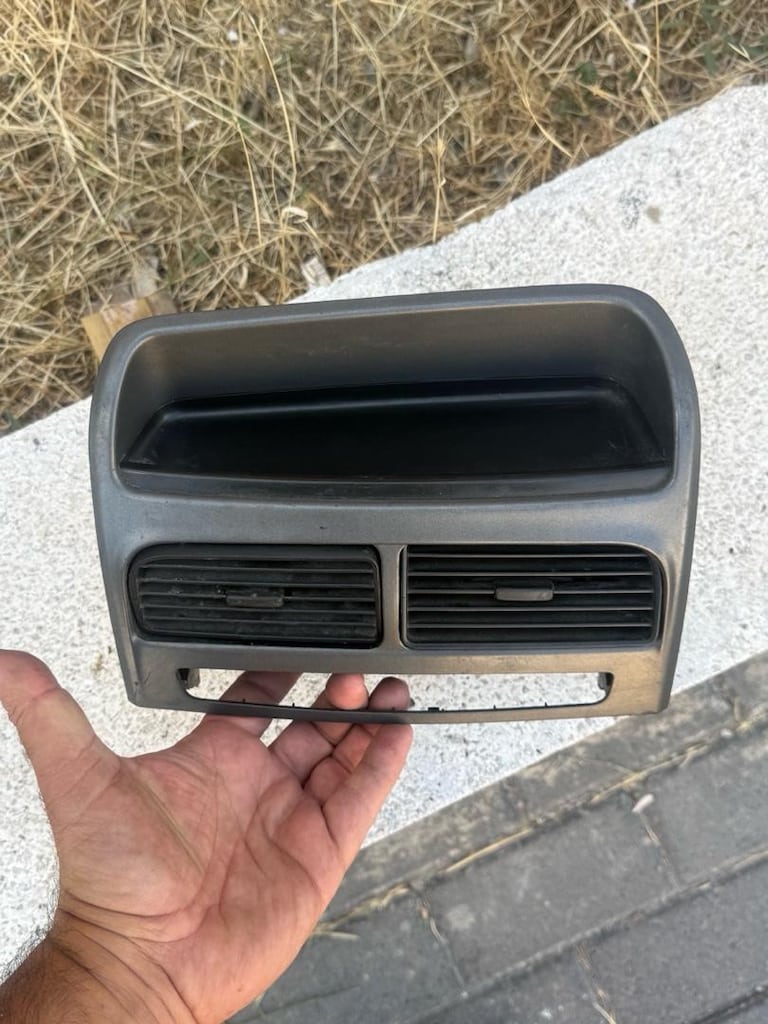Linea Kalorifer Izgarası Ve Üst Ceplik Orjinal Lancia - 3