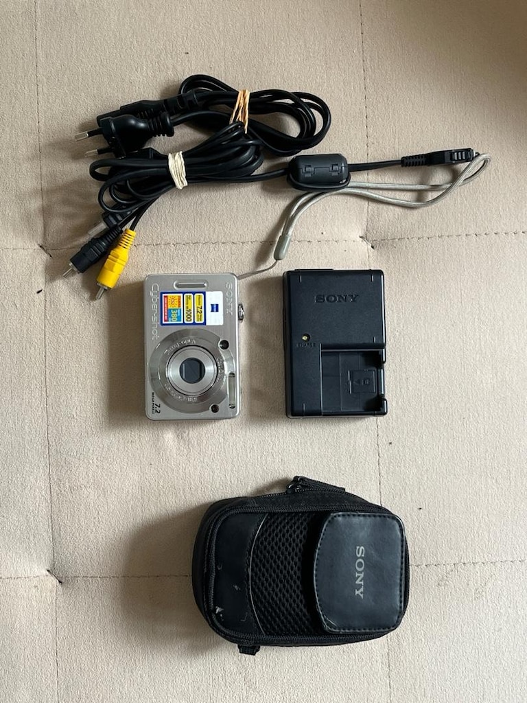 SONY DİJİTAL FOTOĞRAF MAKİNESİ - 12